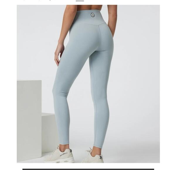 NWT Vuori Chilled Out Legging Size M Chalk Blue - Picture 2 of 5